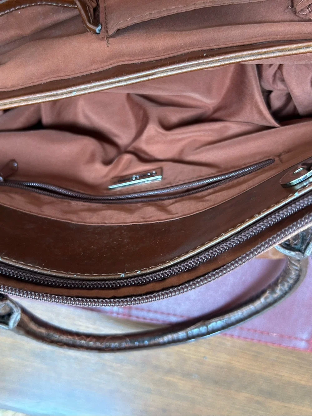 Vintage Classic Gianni Bernini Brown Leather Tote Handbag, many sections. Zips.